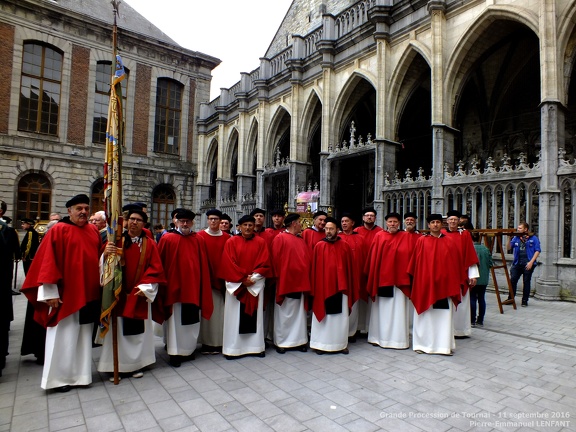 Porteurs blandinois de la Châsse de Saint-Eleuthère