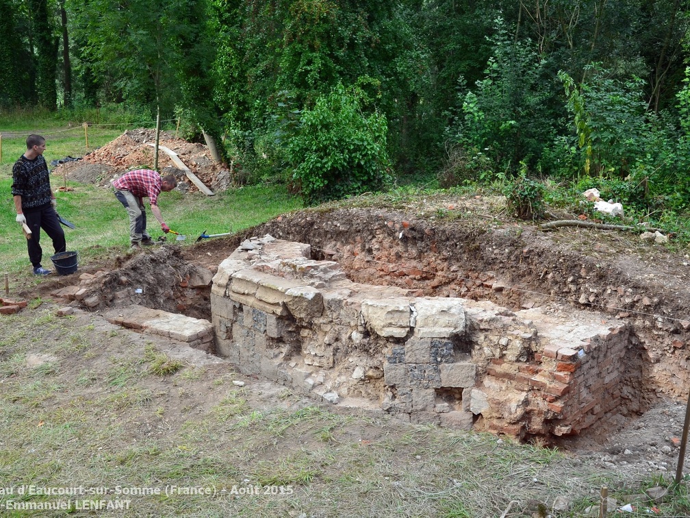 Sondage archéologique sur le site du château d'Eaucourt-sur-Somme (France) - Août 2015