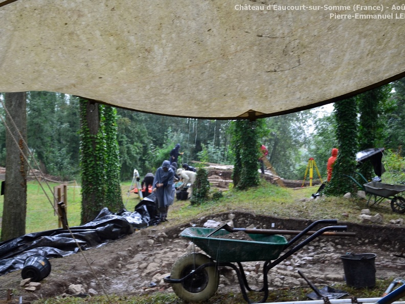 Sondage archéologique sur le site du château d'Eaucourt-sur-Somme (France) - Août 2015