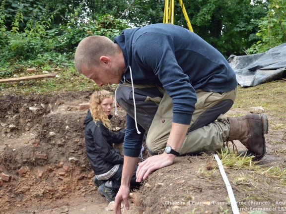 Sondage archéologique sur le site du château d'Eaucourt-sur-Somme (France) - Août 2015