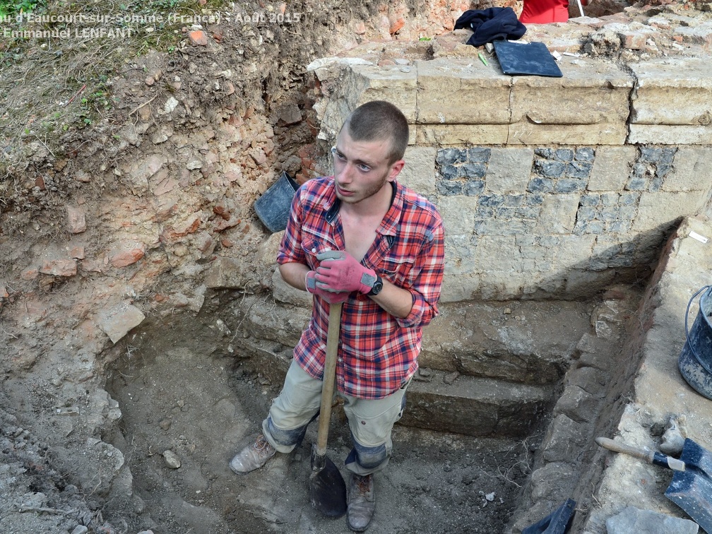 Sondage archéologique sur le site du château d'Eaucourt-sur-Somme (France) - Août 2015