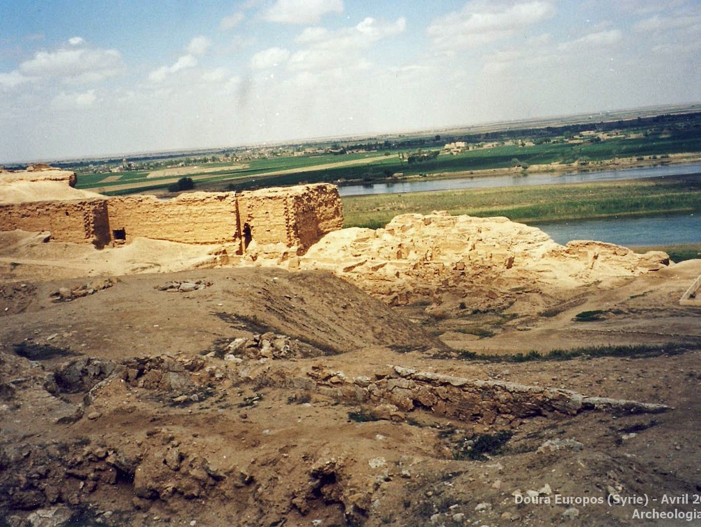 Le long de l'Euphrate - Avril 2002