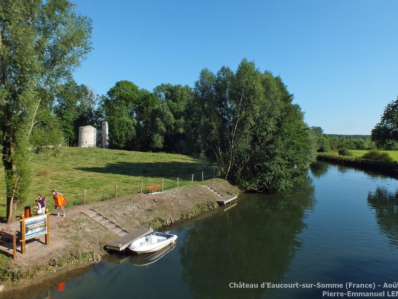 Sondage archéologique sur le site du château d'Eaucourt-sur-Somme (France) - Août 2015