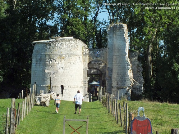 Sondage archéologique sur le site du château d'Eaucourt-sur-Somme (France) - Août 2015